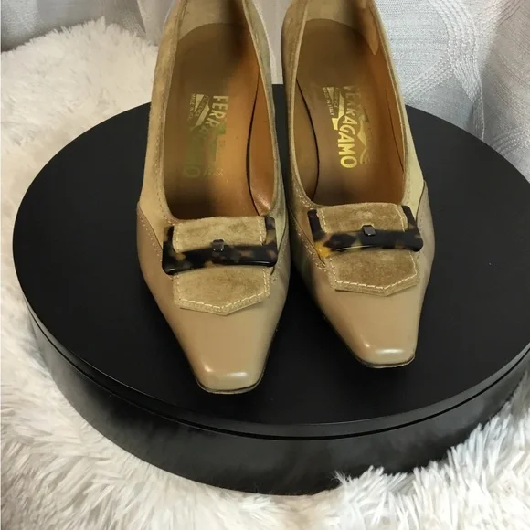 Salvatore Ferragamo Beige Leather Pointed Toe Pumps - Picture 2 of 9
